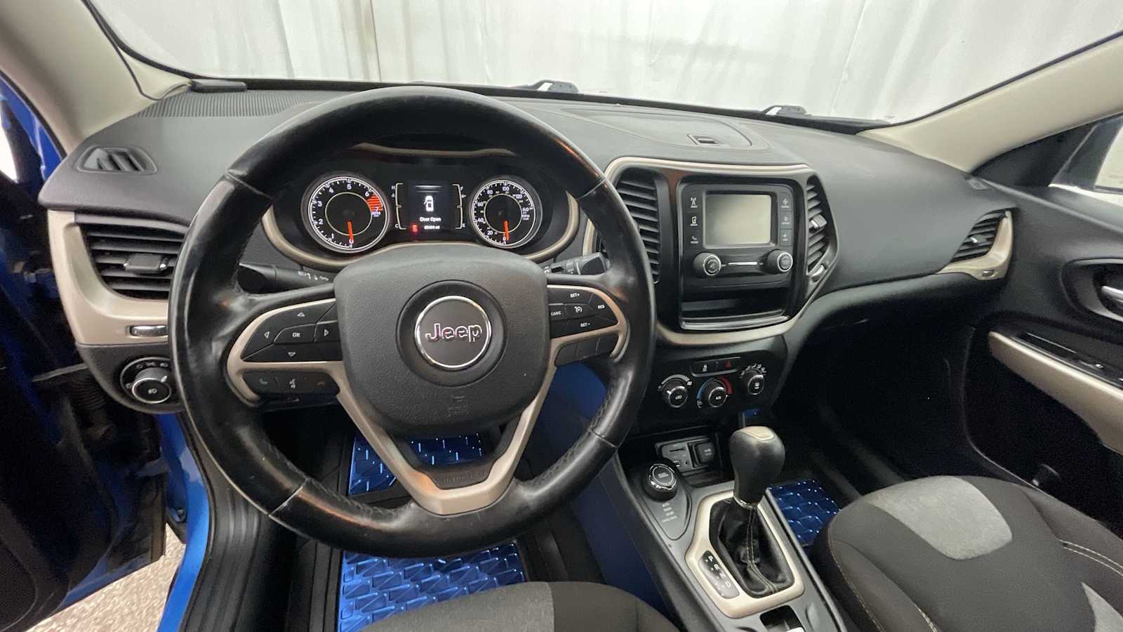 Thumbnail: 2018 Jeep Cherokee - 3