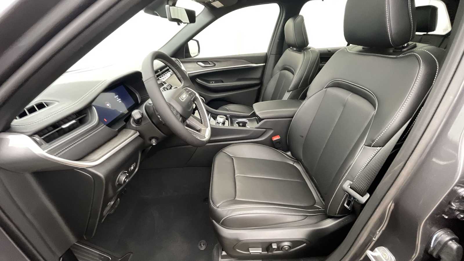 Thumbnail: 2025 Jeep Grand Cherokee - 6