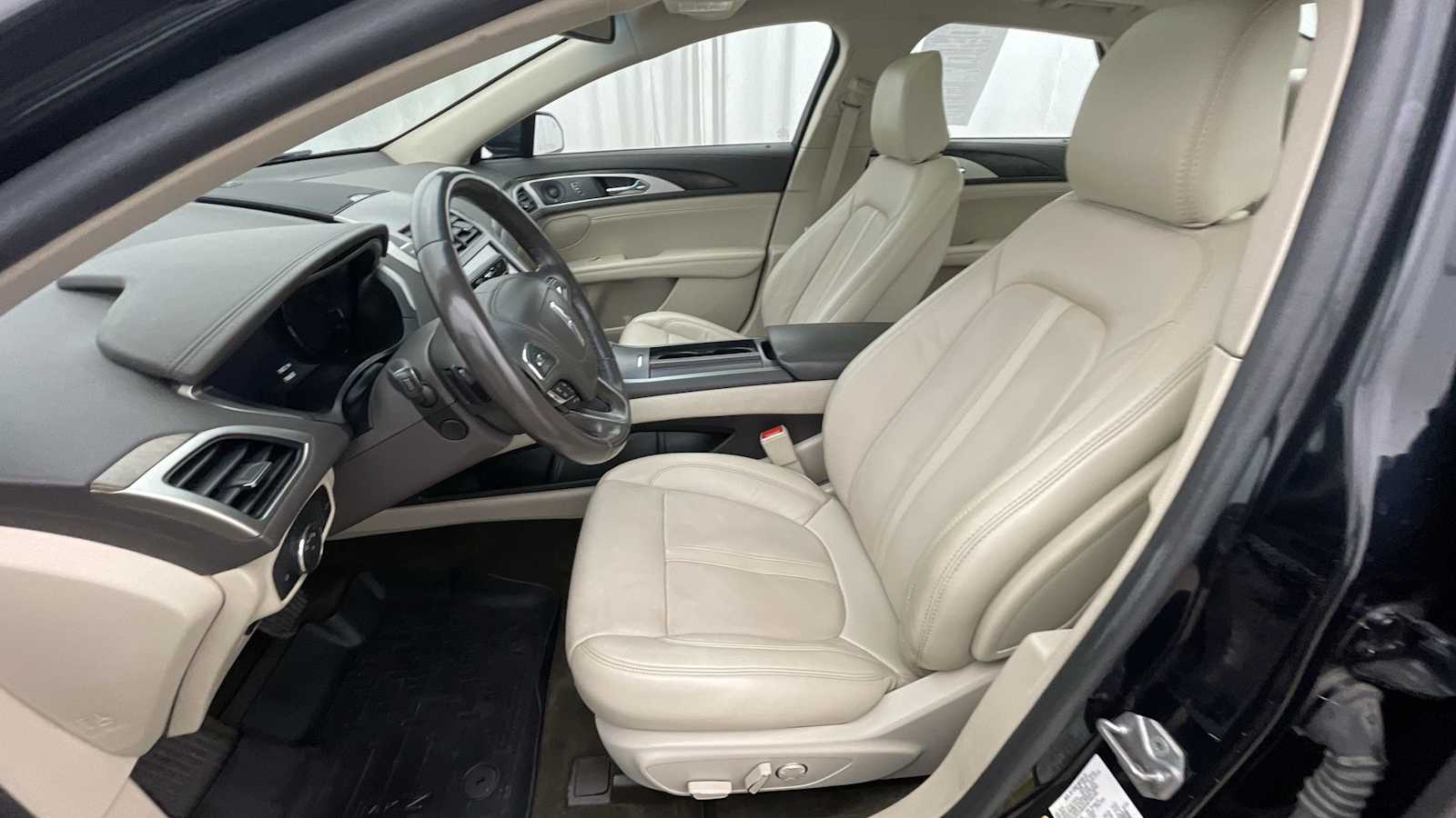 Thumbnail: 2020 Lincoln MKZ - 6