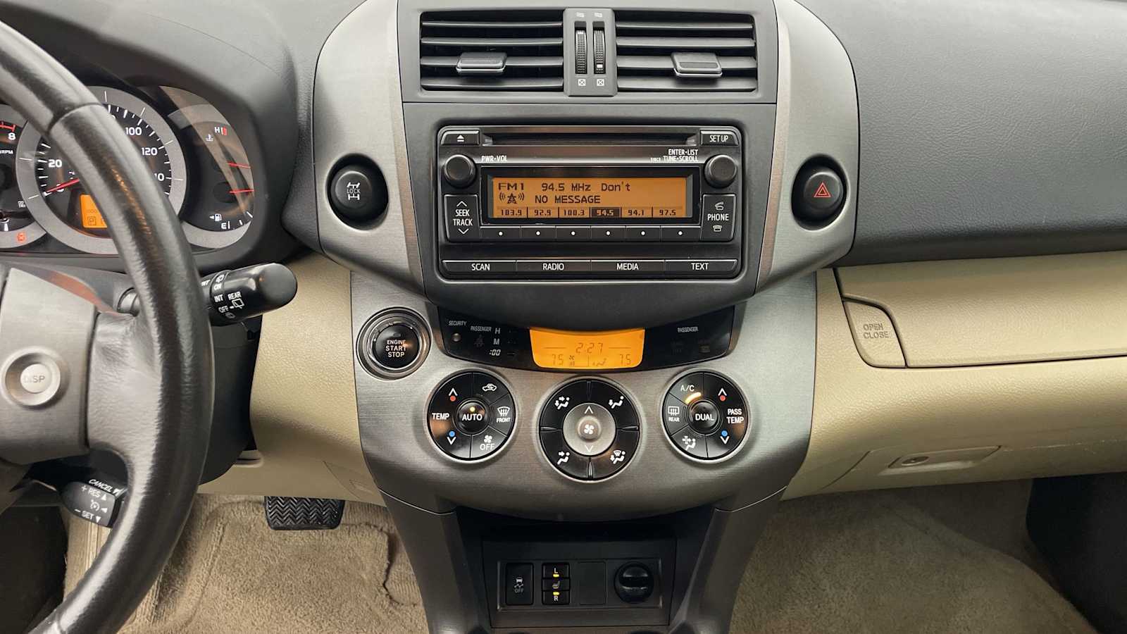 Thumbnail: 2012 Toyota RAV4 - 17