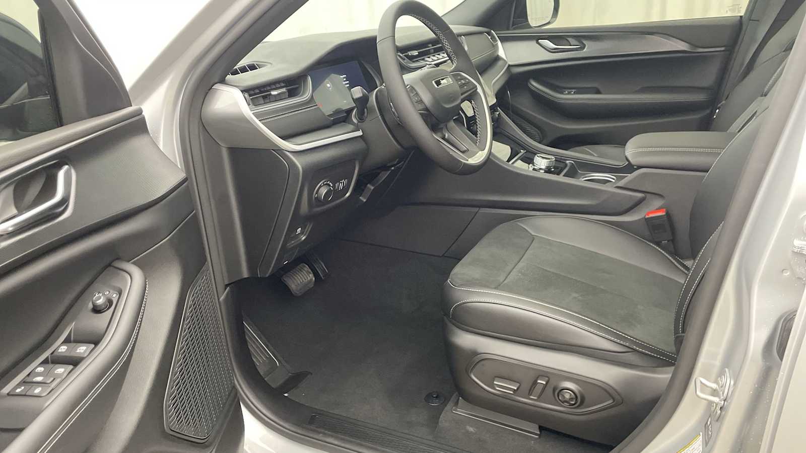 Thumbnail: 2025 Jeep Grand Cherokee - 2