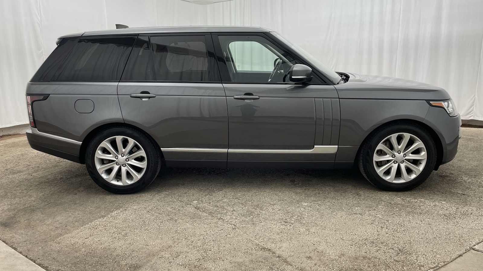 Thumbnail: 2017 Land Rover Range Rover - 36