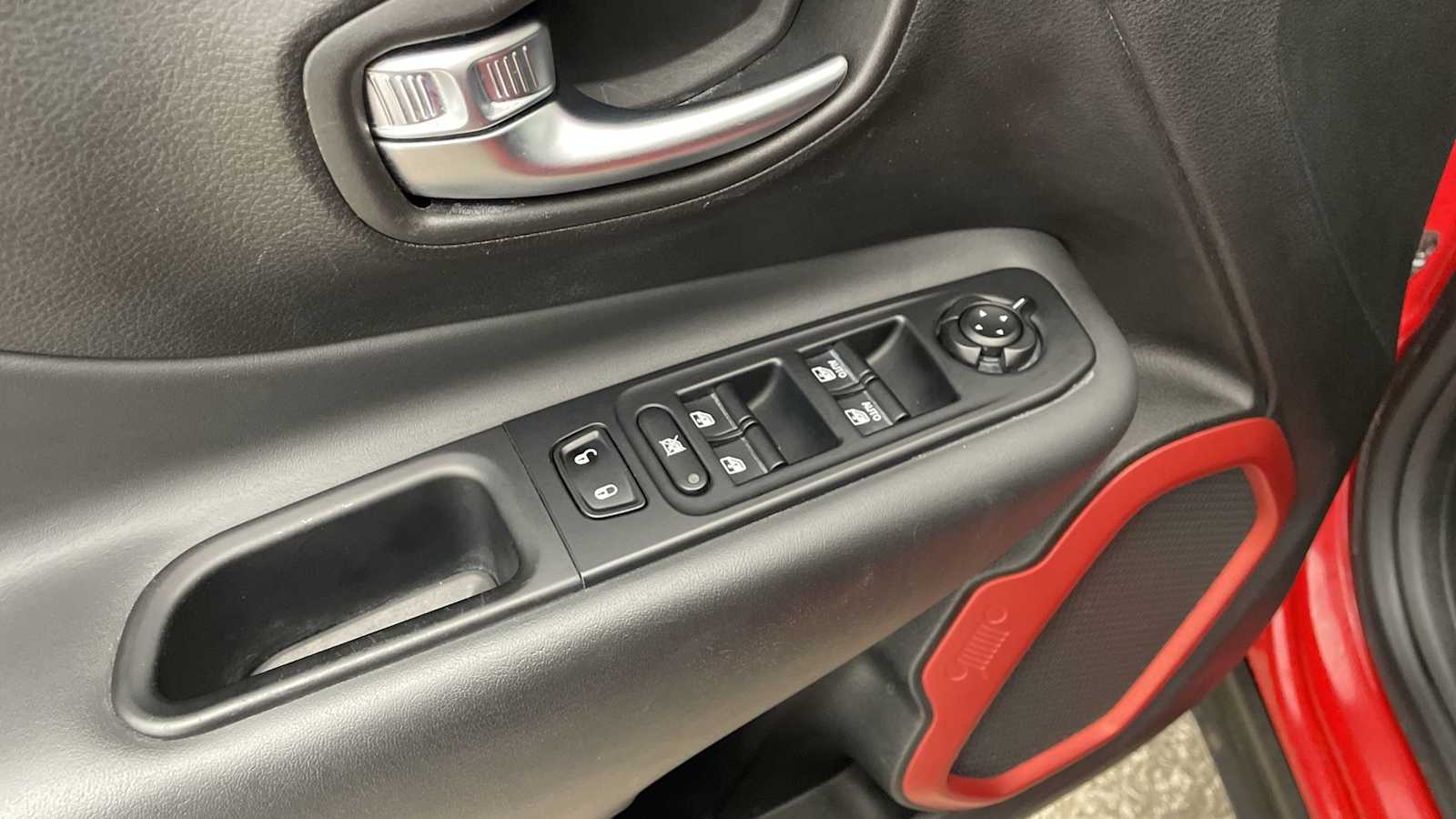 Thumbnail: 2022 Jeep Renegade - 7