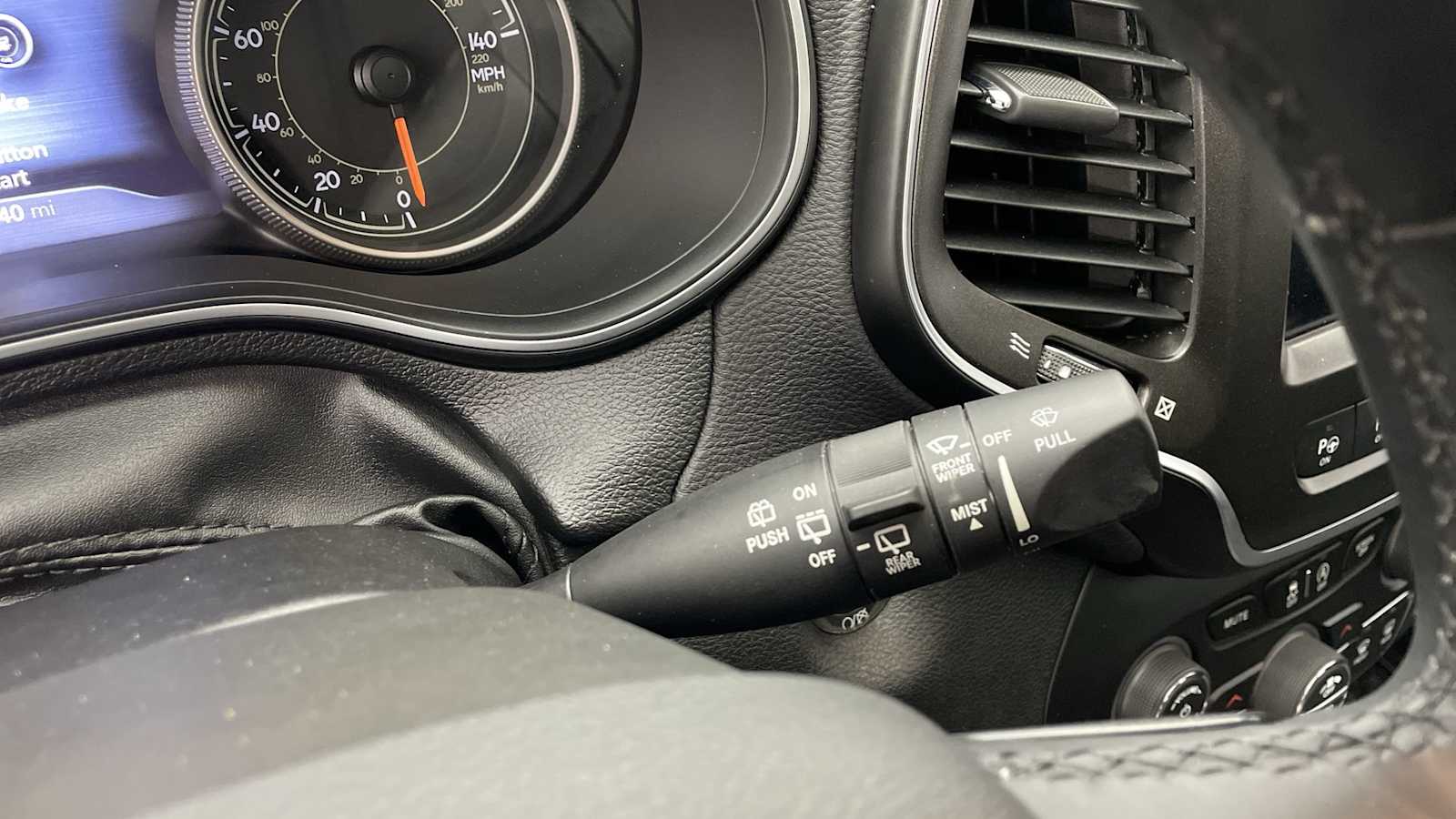 Thumbnail: 2019 Jeep Cherokee - 17