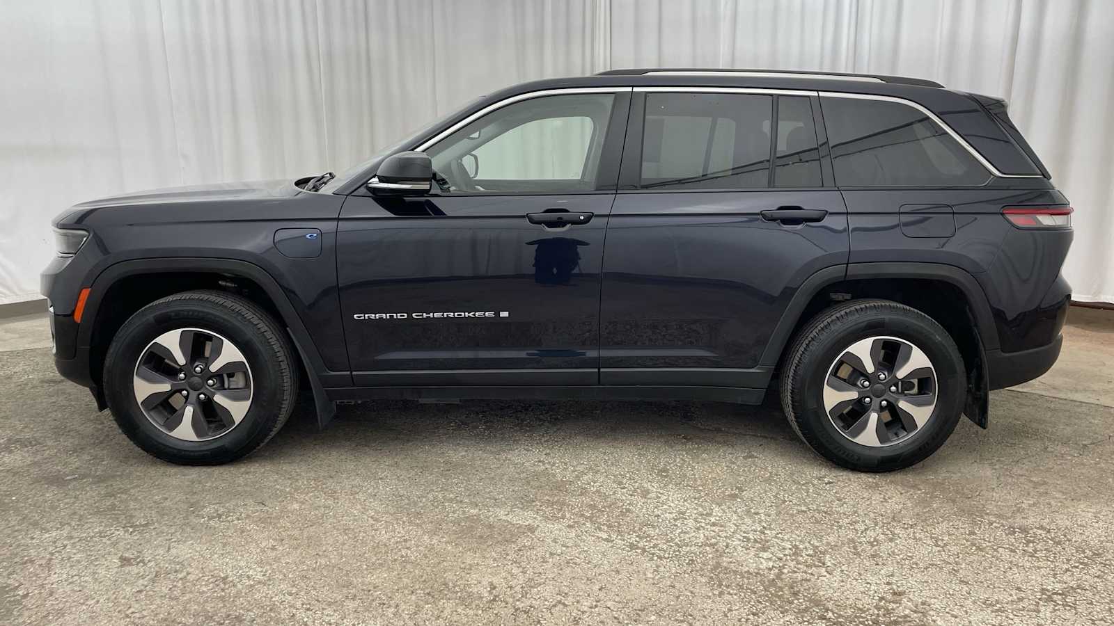 Thumbnail: 2022 Jeep Grand Cherokee - 34