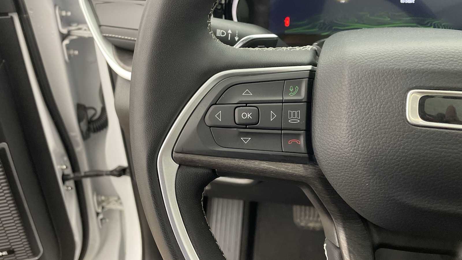 Thumbnail: 2023 Jeep Grand Cherokee - 15