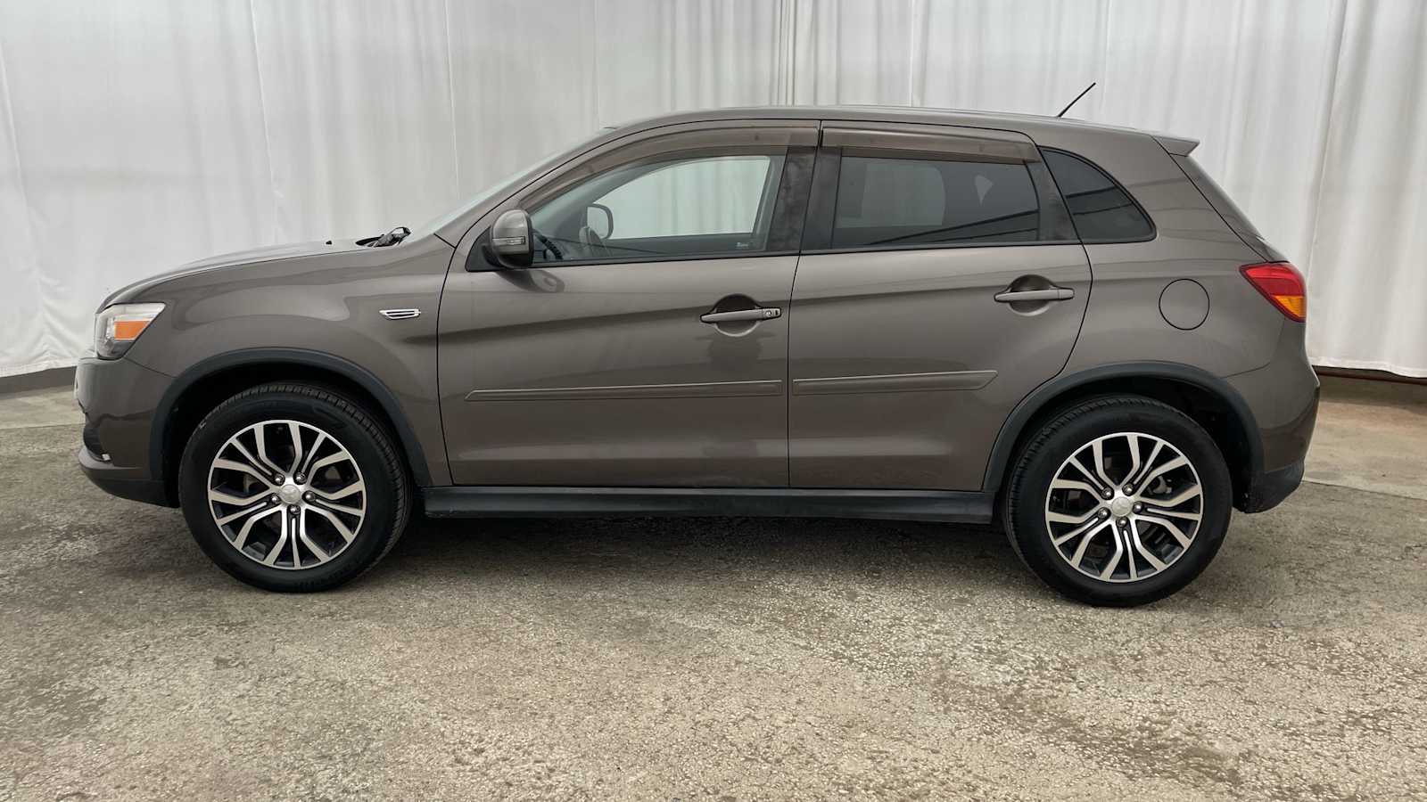 Thumbnail: 2016 Mitsubishi Outlander Sport - 26