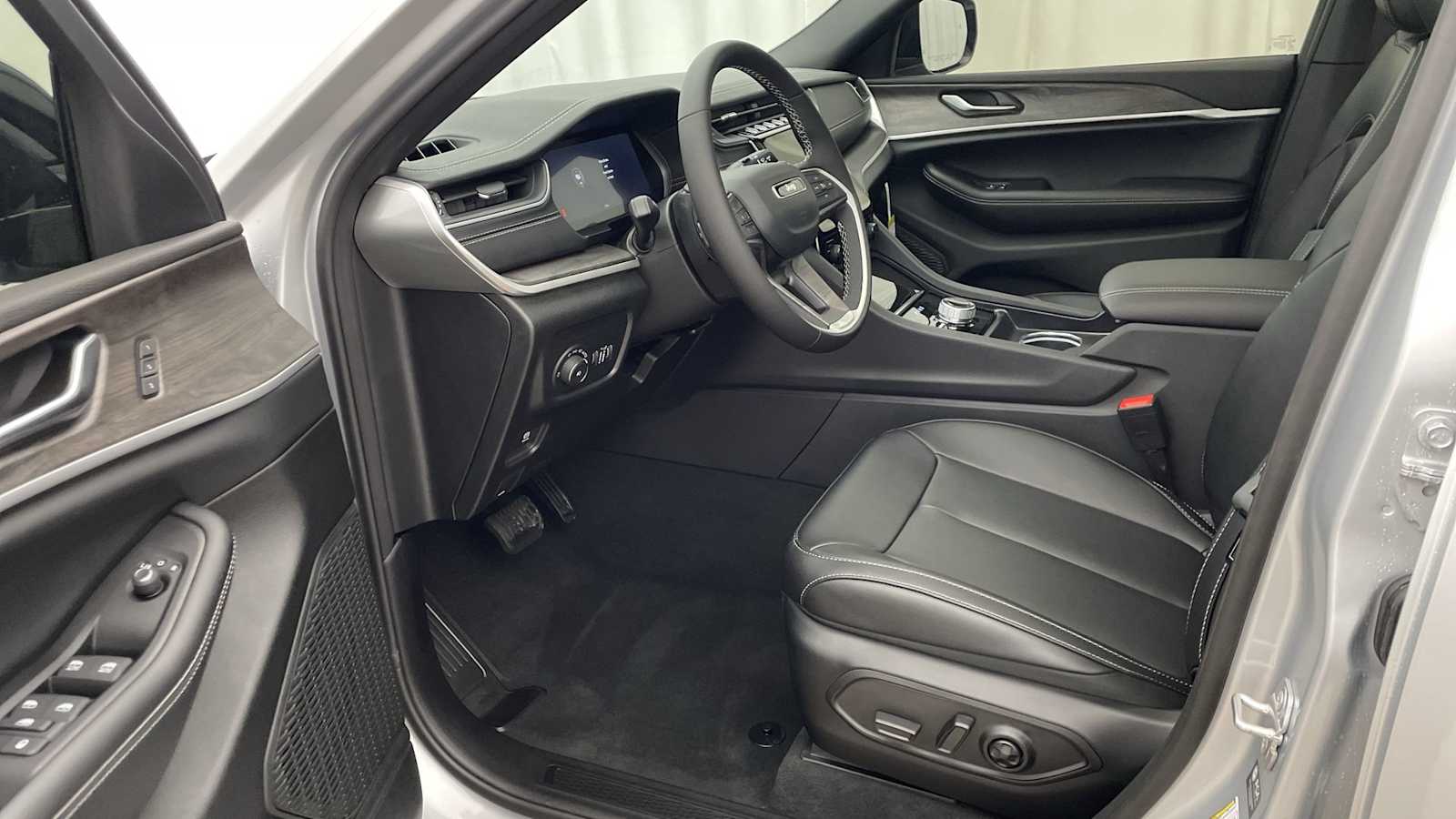 Thumbnail: 2025 Jeep Grand Cherokee - 2