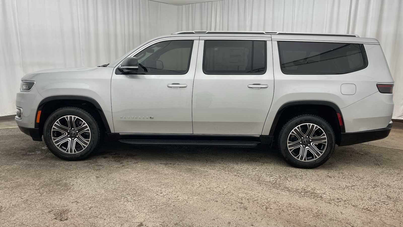 Thumbnail: 2025 Jeep Wagoneer - 34