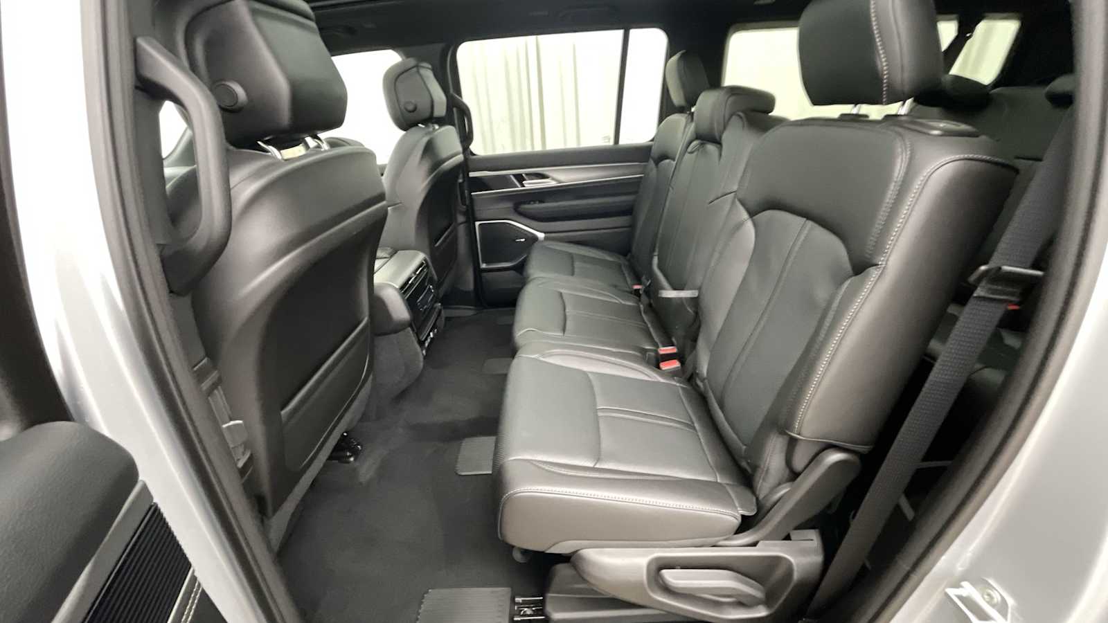 Thumbnail: 2025 Jeep Wagoneer - 10