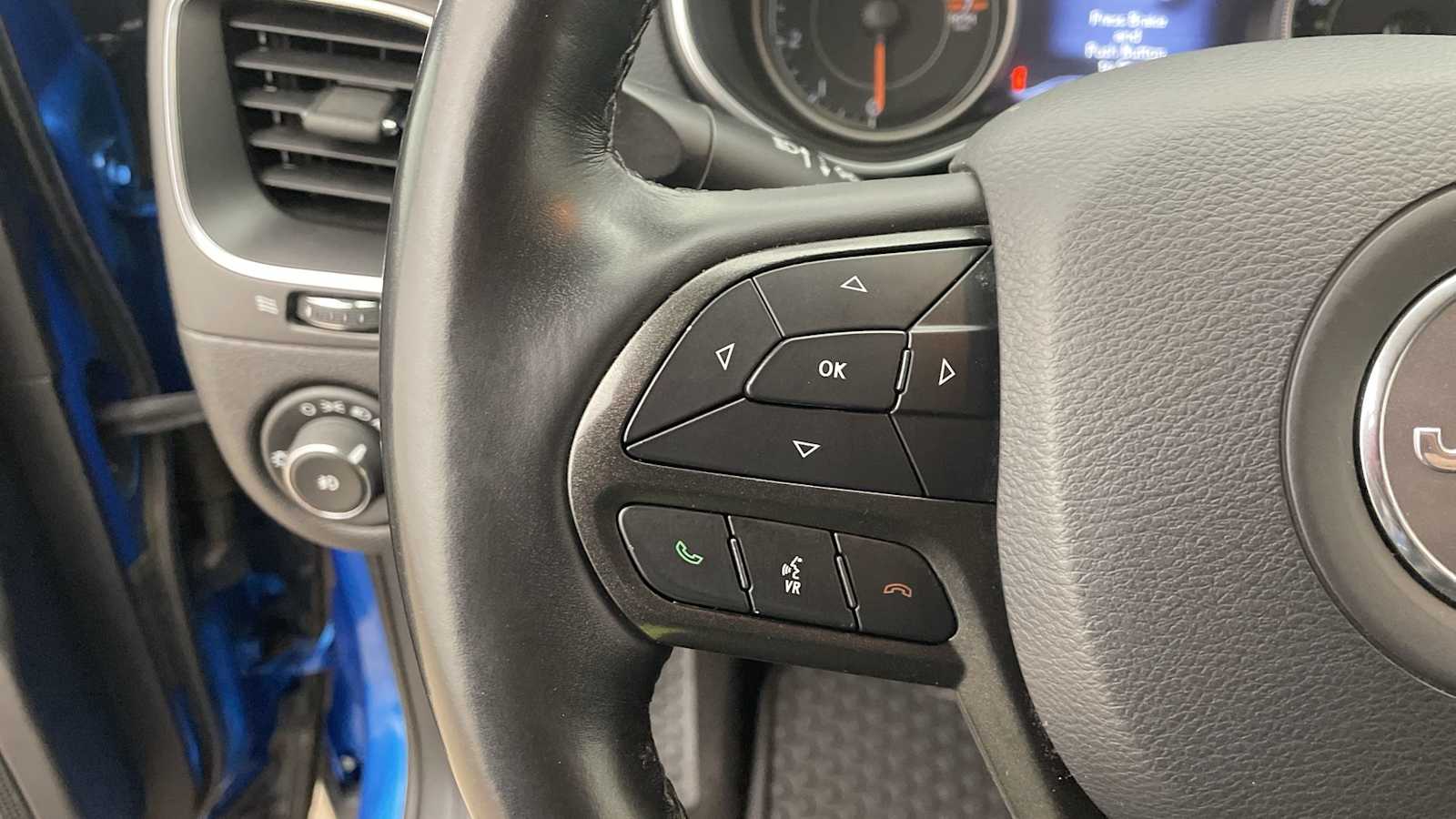 Thumbnail: 2019 Jeep Cherokee - 12