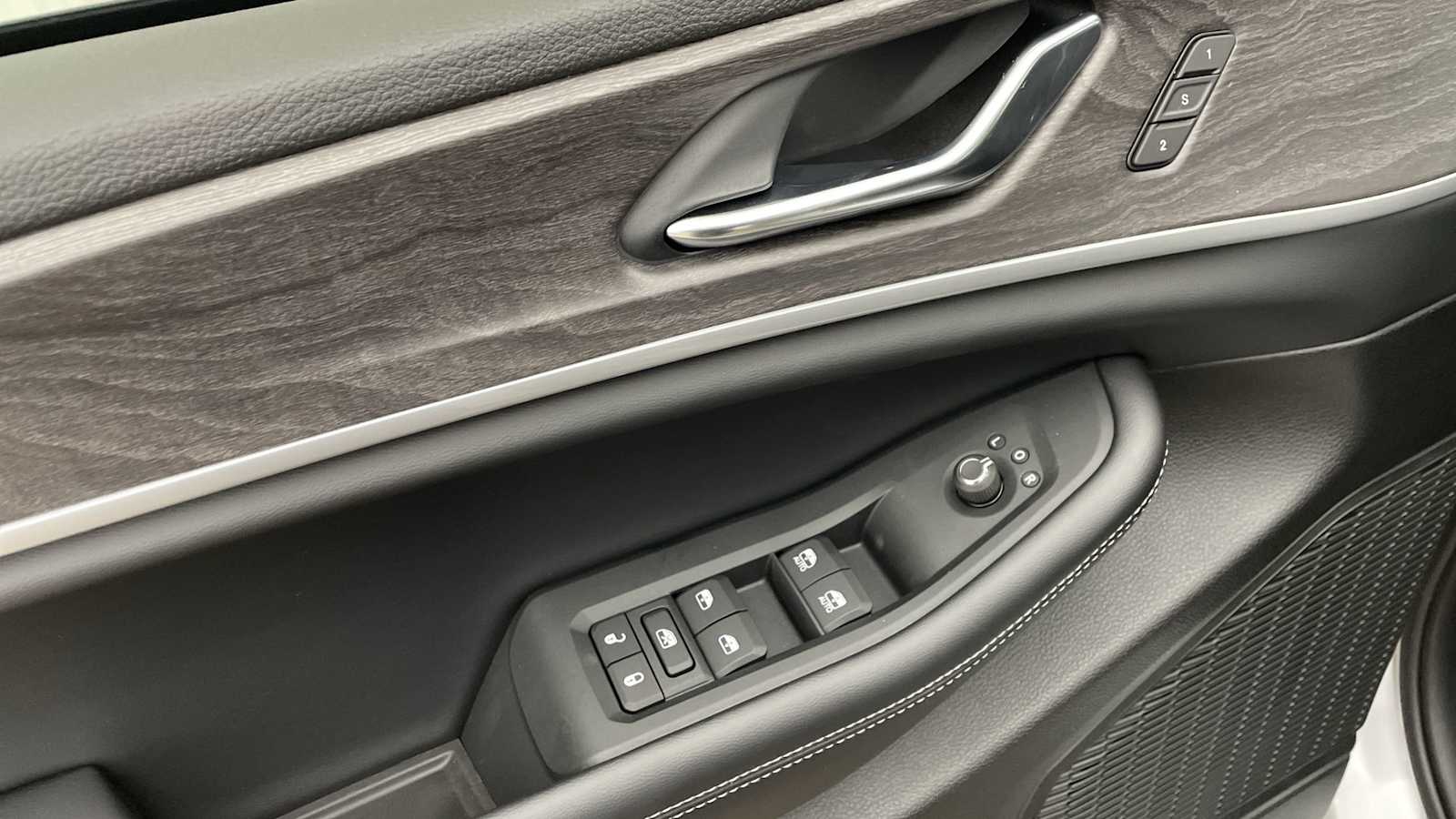 Thumbnail: 2025 Jeep Grand Cherokee - 7