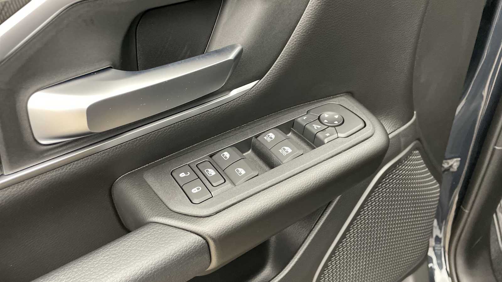 Thumbnail: 2026 RAM 1500 - 6