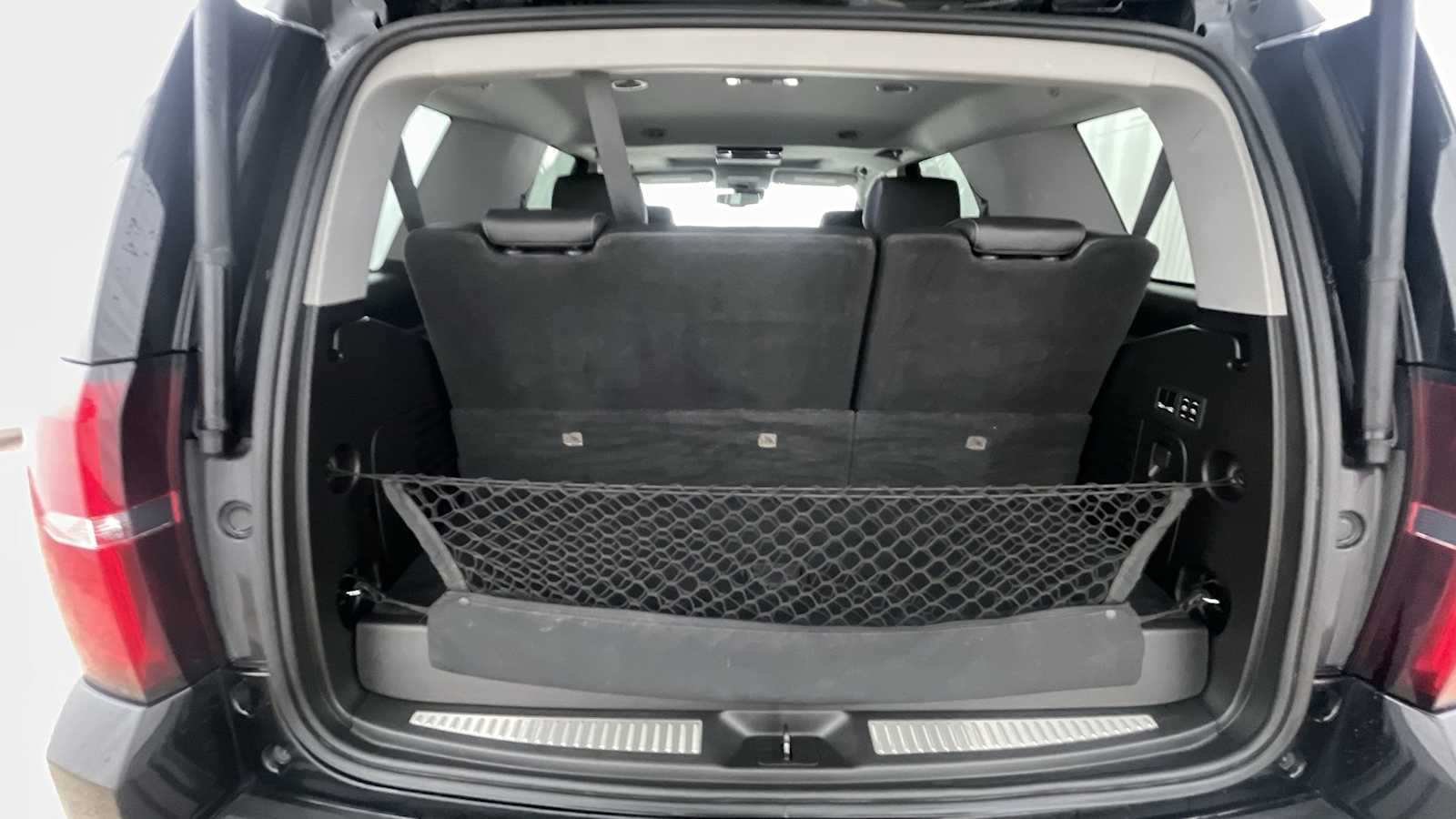 Thumbnail: 2019 Chevrolet Tahoe - 32