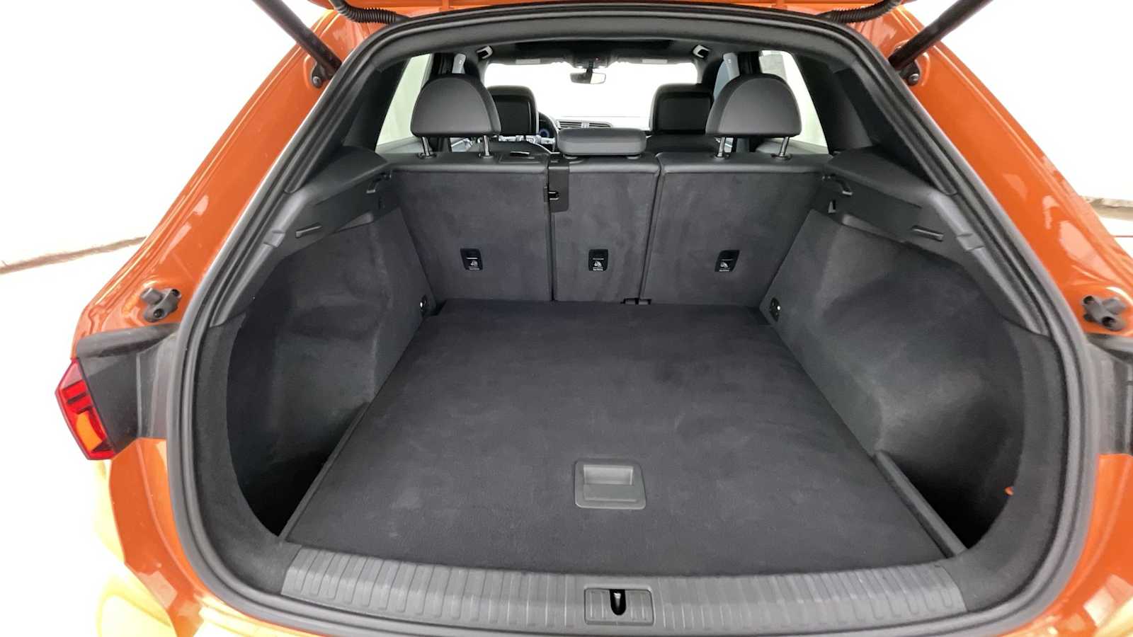 Thumbnail: 2021 Audi Q3 - 28