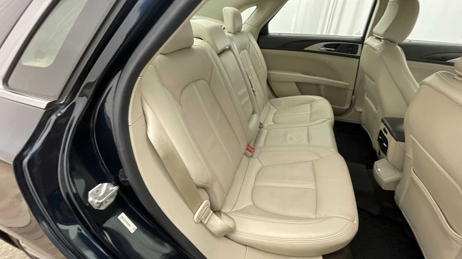 Thumbnail: 2020 Lincoln MKZ - 11