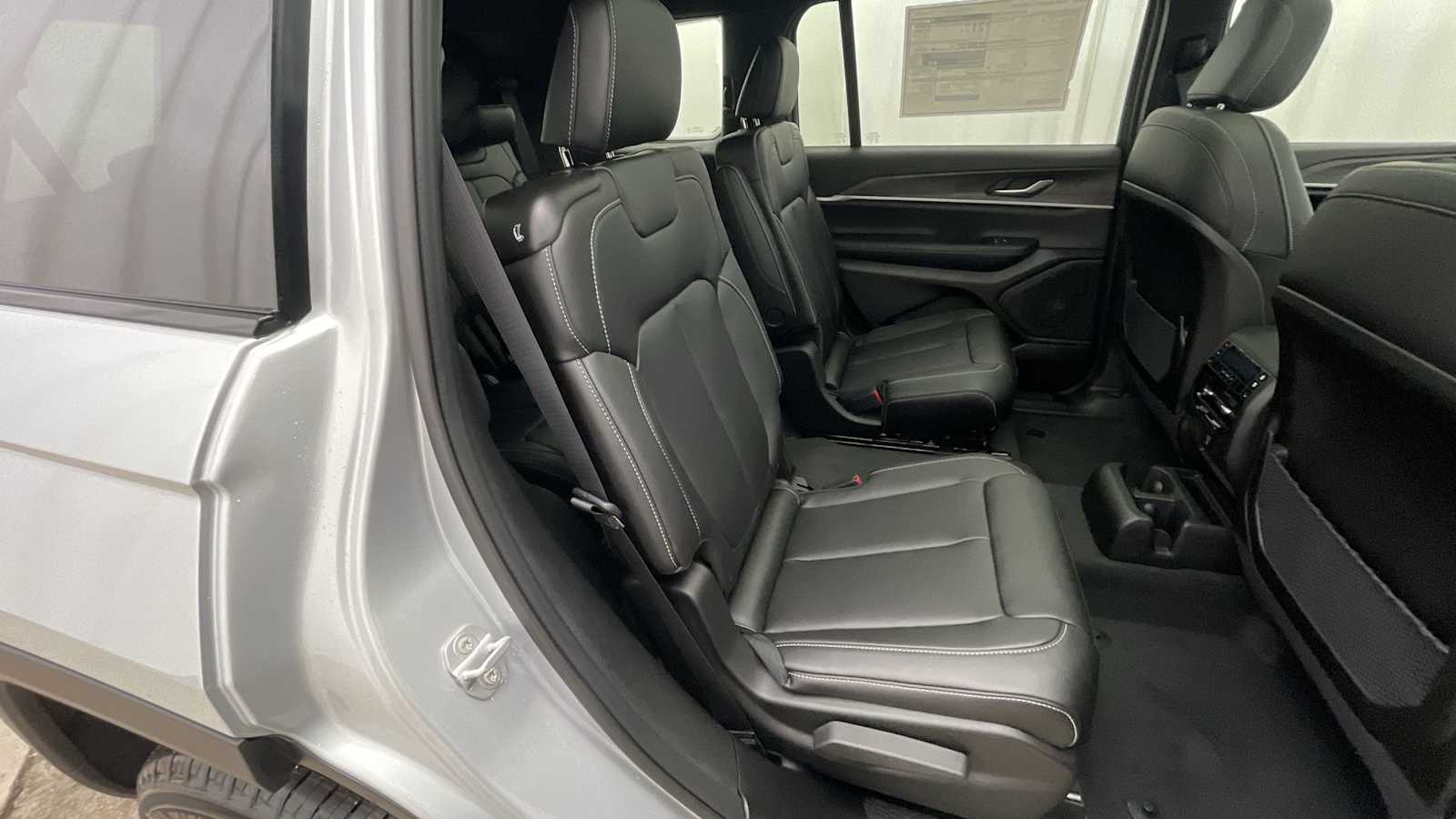 Thumbnail: 2025 Jeep Grand Cherokee - 11