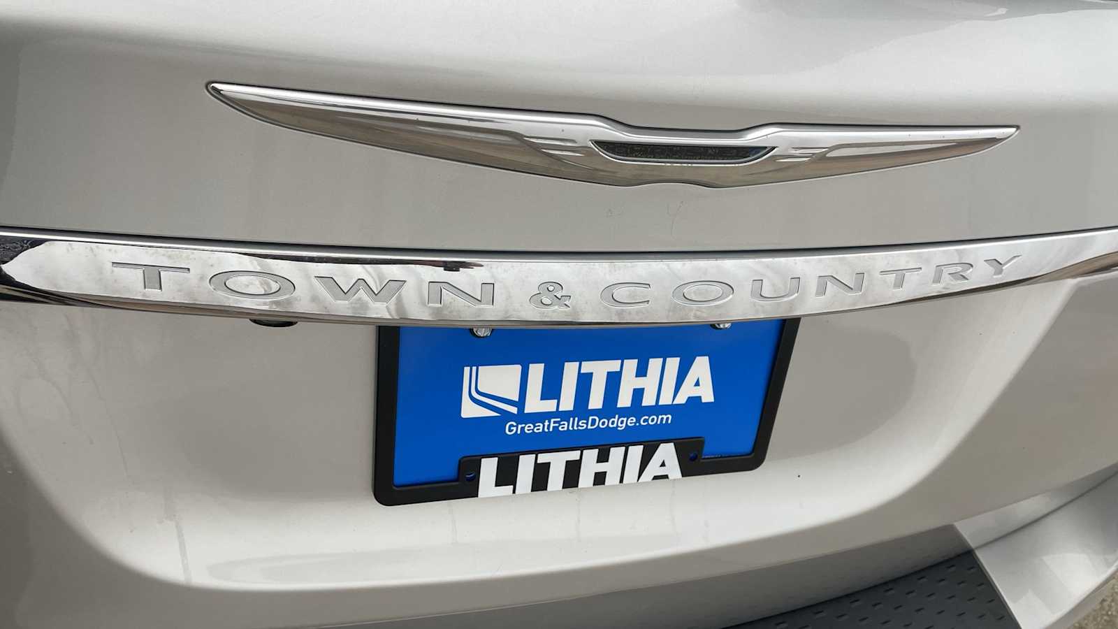 Thumbnail: 2011 Chrysler Town & Country - 36