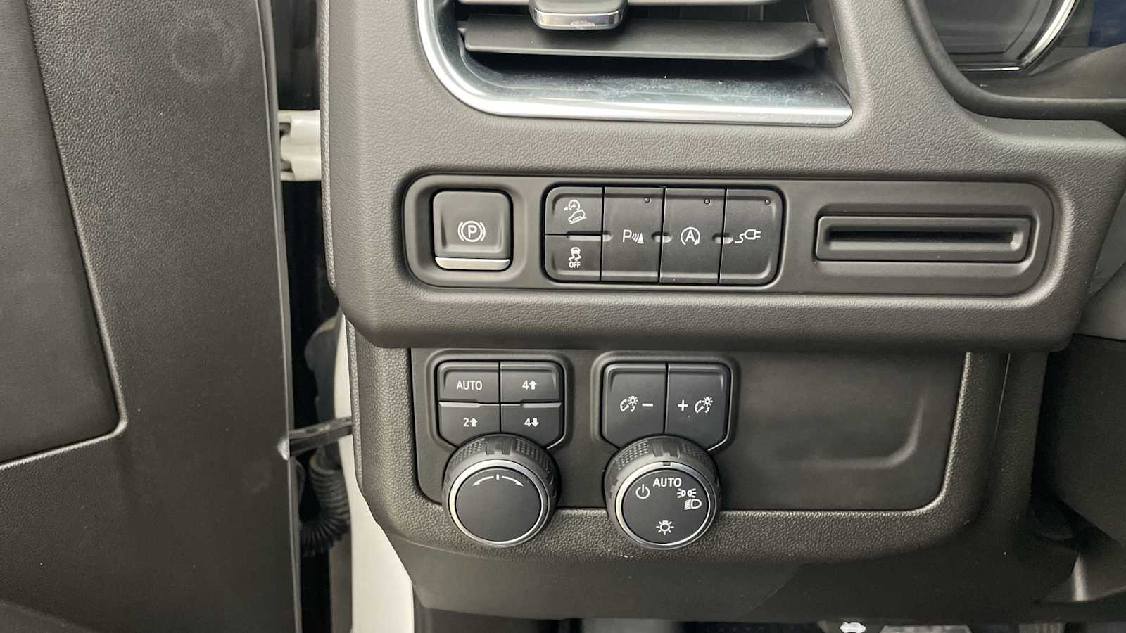 Thumbnail: 2021 Chevrolet Tahoe - 25