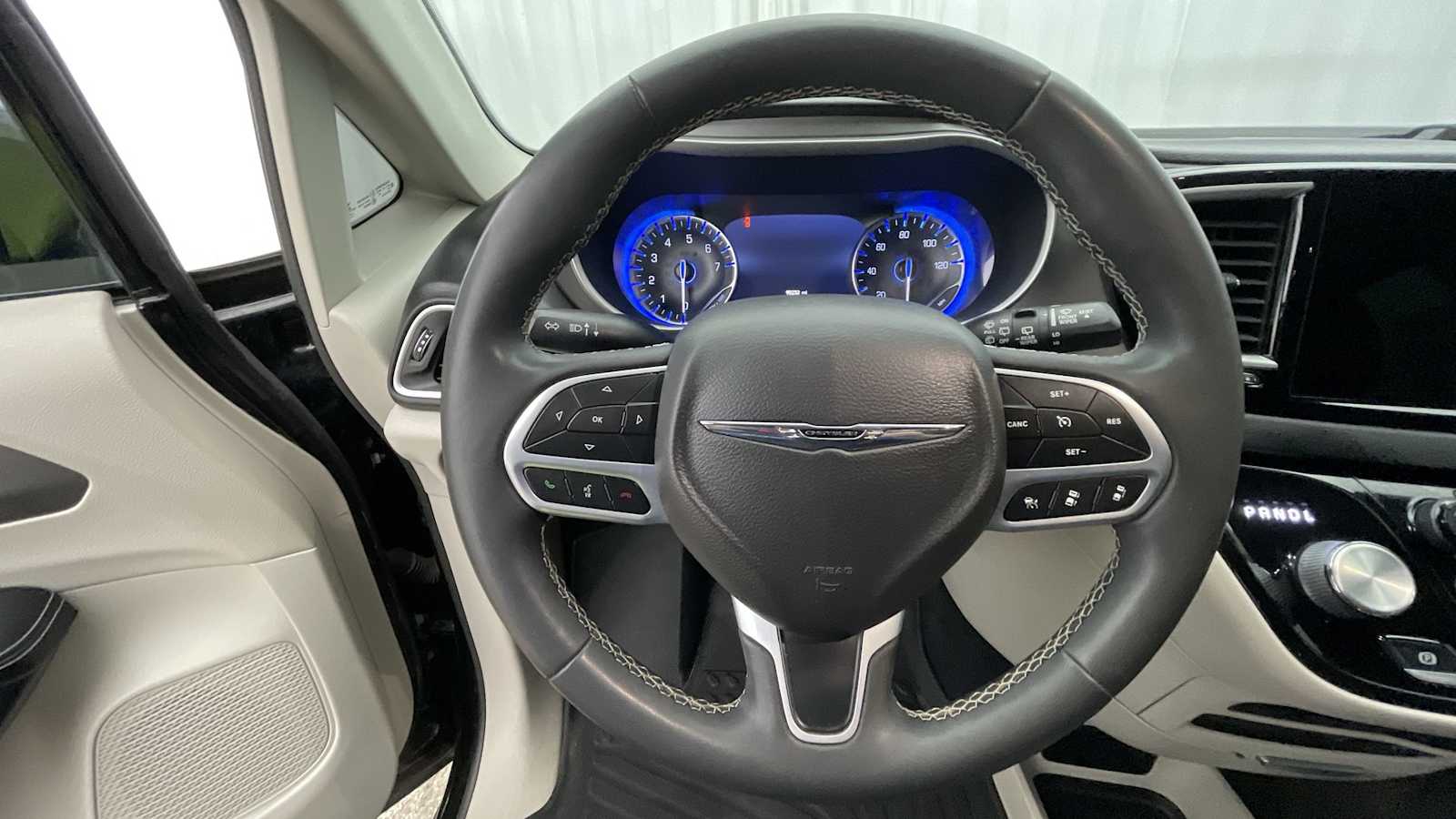 Thumbnail: 2022 Chrysler Pacifica - 12