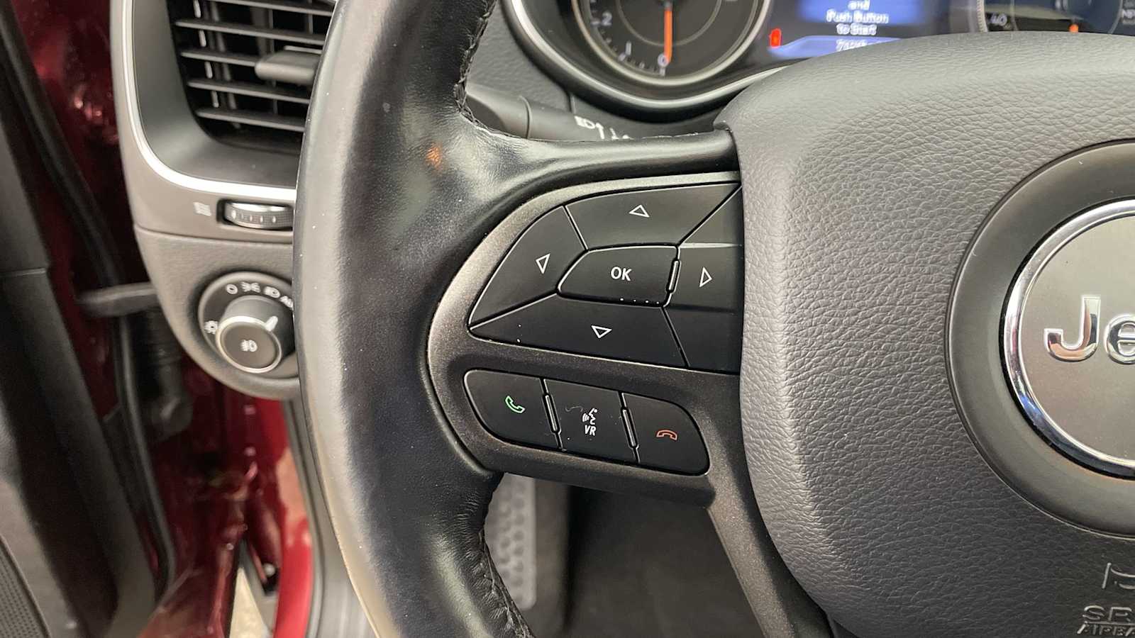 Thumbnail: 2020 Jeep Cherokee - 15