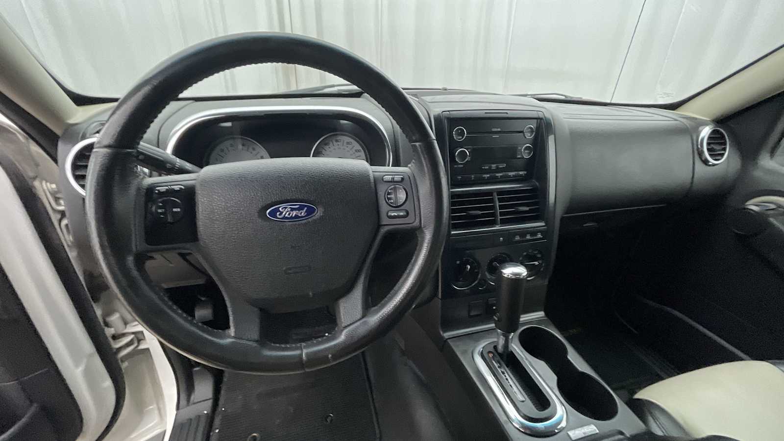 Thumbnail: 2008 Ford Explorer Sport Trac - 3