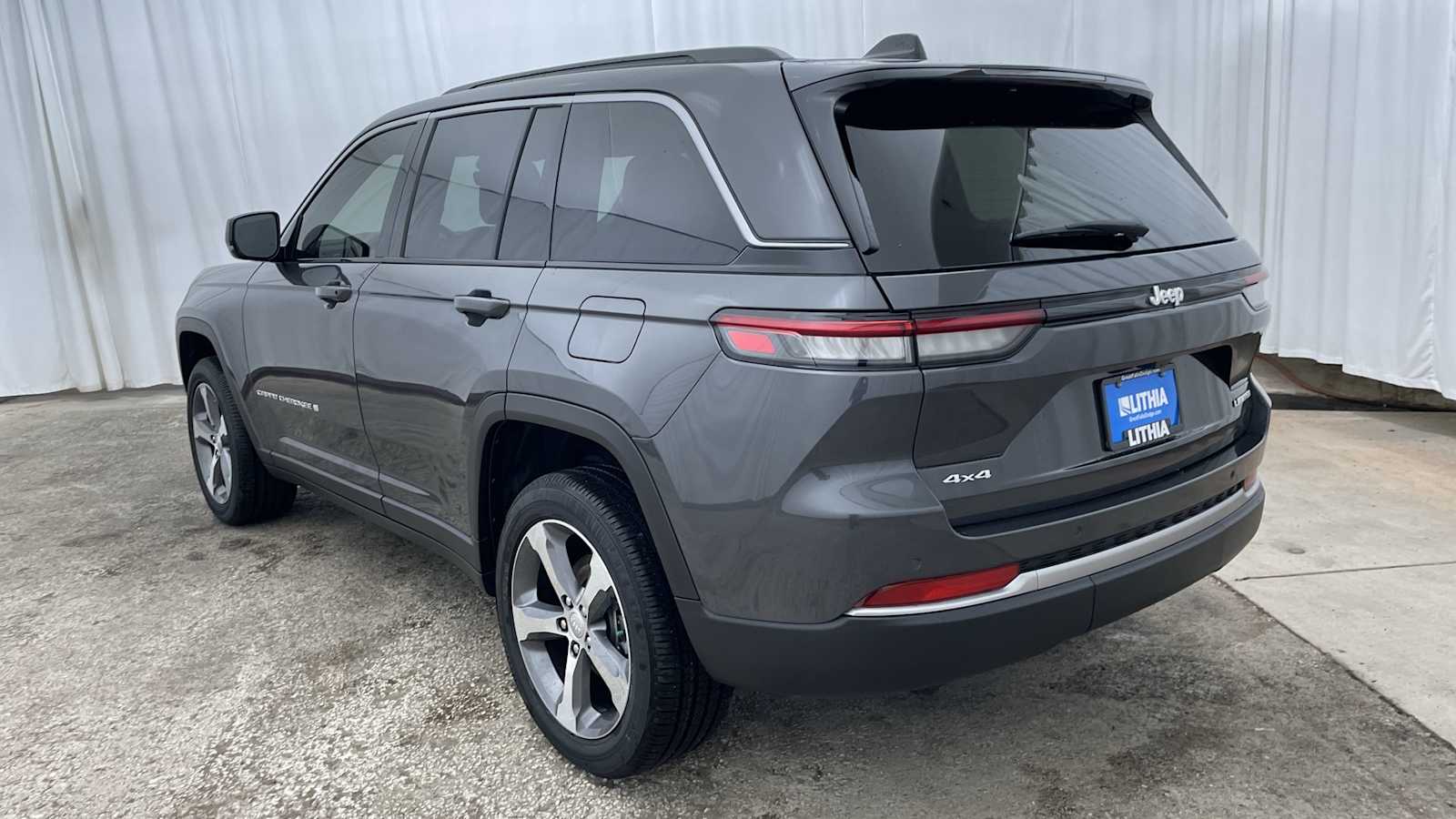Thumbnail: 2026 Jeep Grand Cherokee - 34