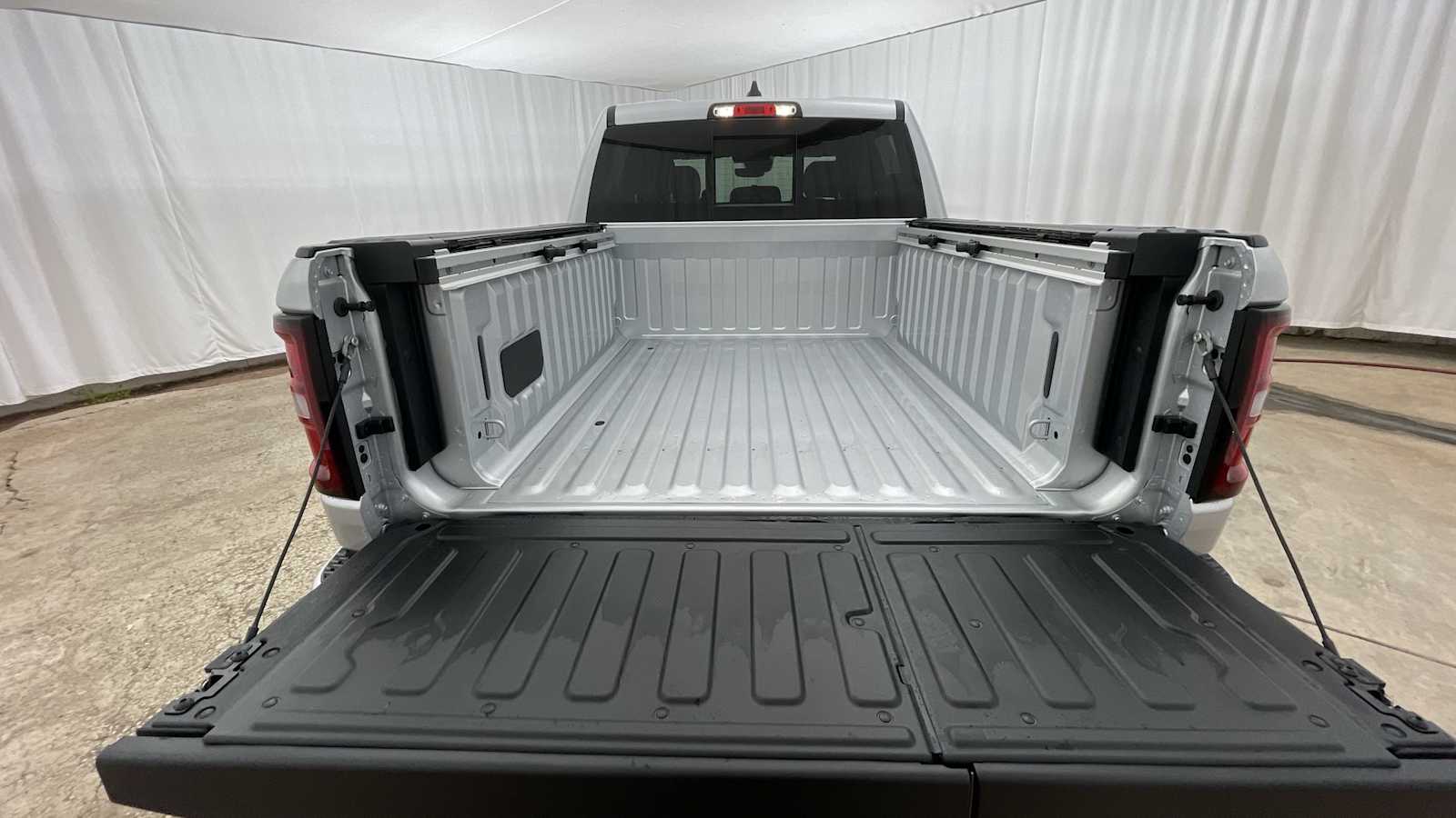 Thumbnail: 2026 RAM 1500 - 32