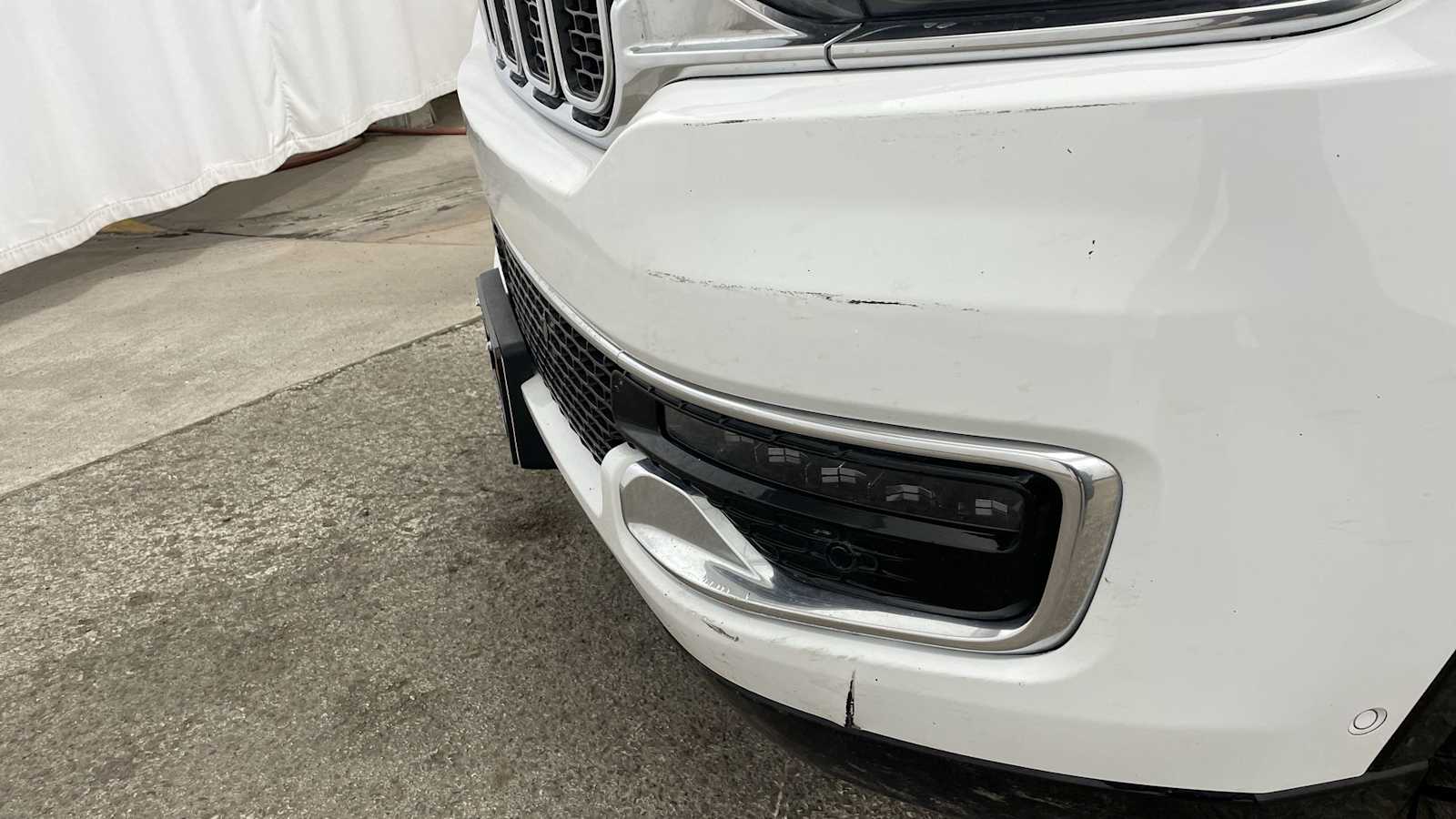 Thumbnail: 2023 Jeep Wagoneer - 41