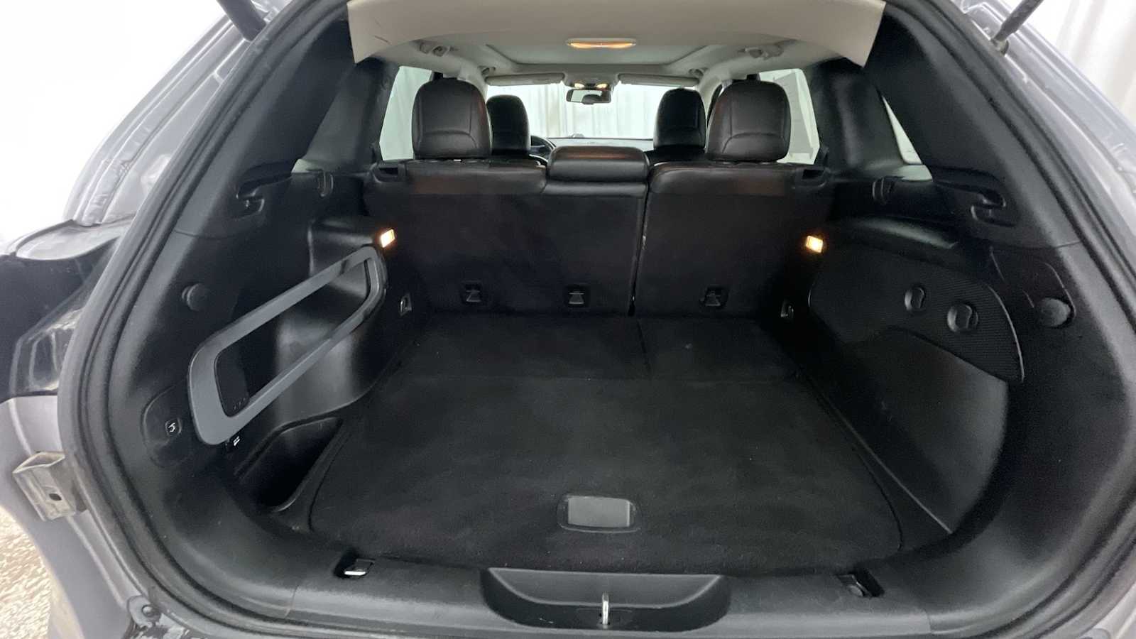 Thumbnail: 2018 Jeep Cherokee - 32