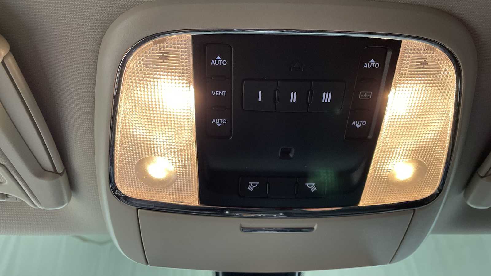 Thumbnail: 2020 Chrysler 300 - 23