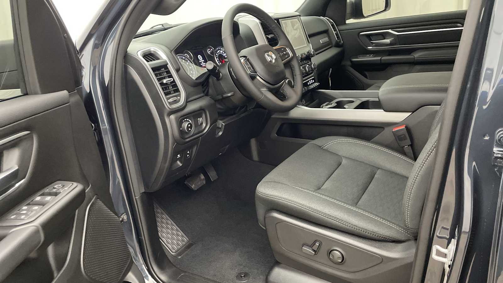 Thumbnail: 2026 RAM 1500 - 2