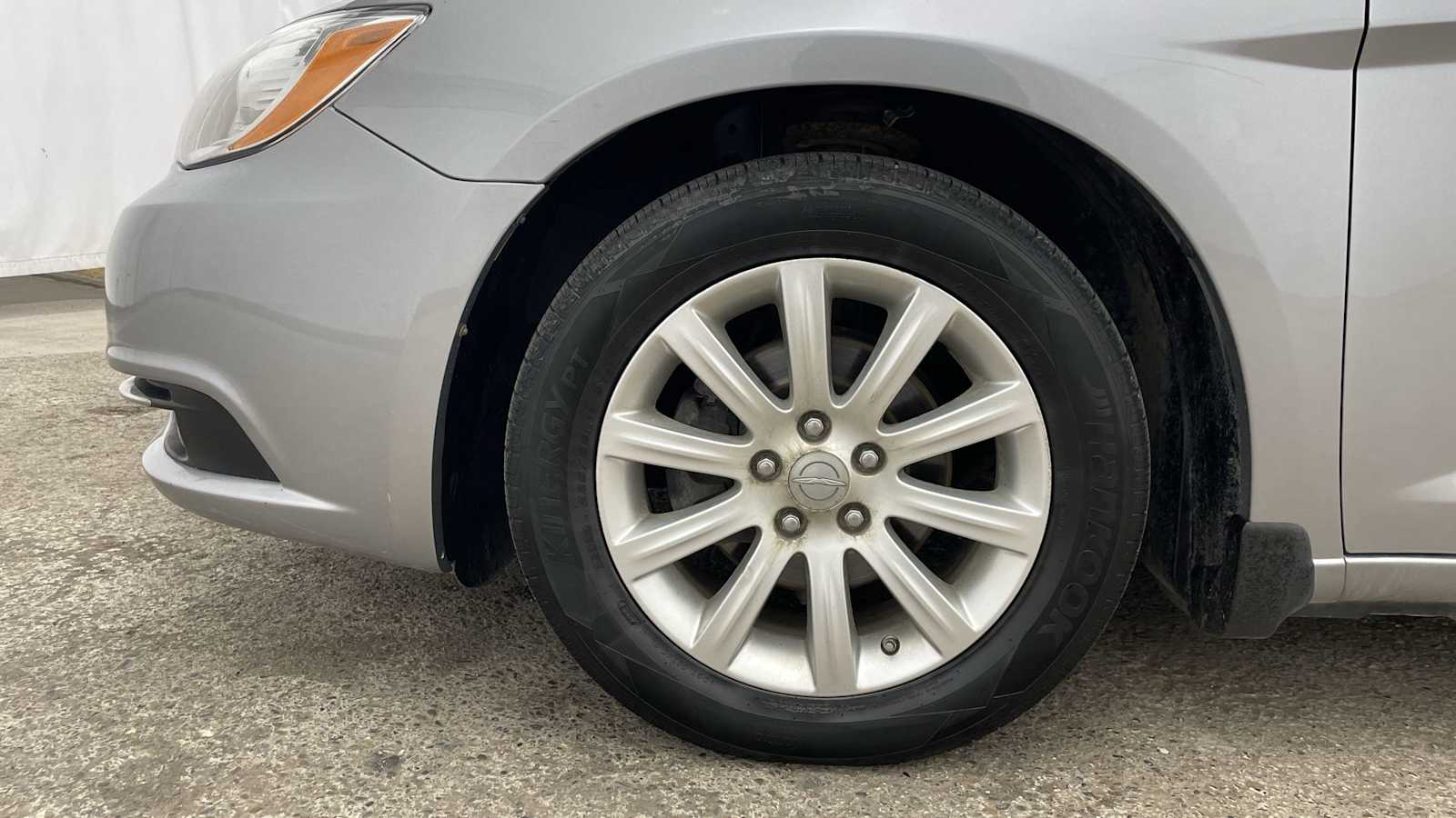Thumbnail: 2014 Chrysler 200 - 35