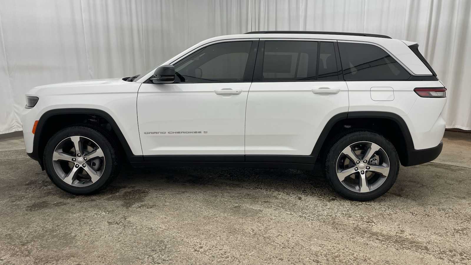 Thumbnail: 2026 Jeep Grand Cherokee - 33