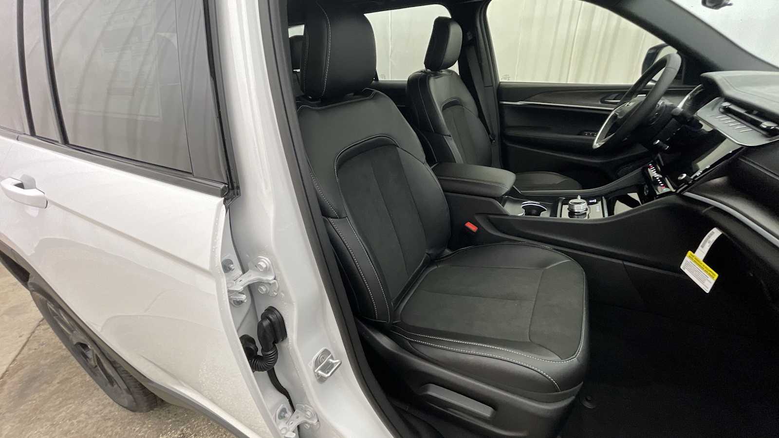 Thumbnail: 2026 Jeep Grand Cherokee - 12