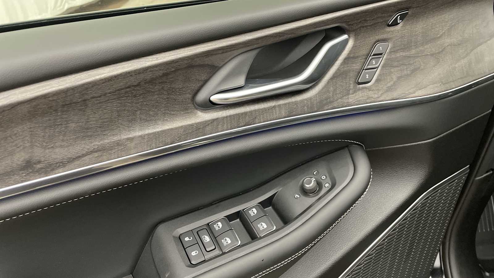 Thumbnail: 2025 Jeep Grand Cherokee - 7