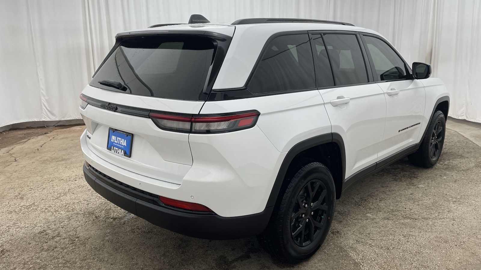 Thumbnail: 2025 Jeep Grand Cherokee - 34