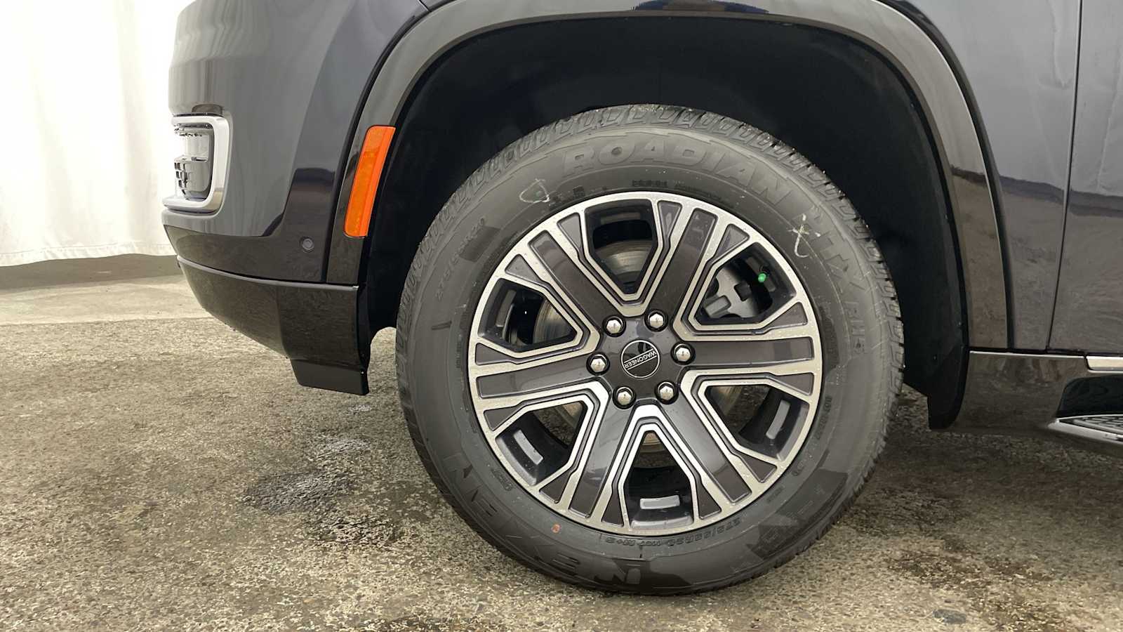 Thumbnail: 2025 Jeep Wagoneer - 41