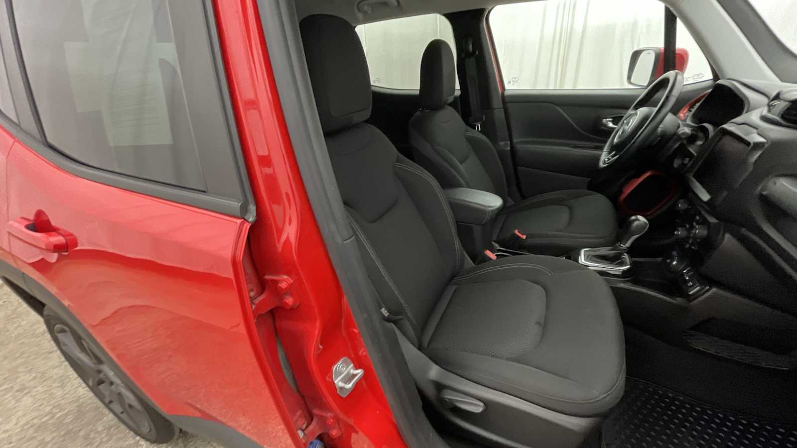 Thumbnail: 2022 Jeep Renegade - 11