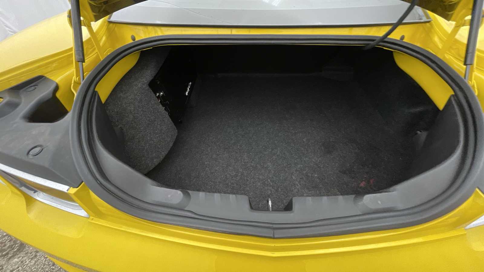 Thumbnail: 2011 Chevrolet Camaro - 28