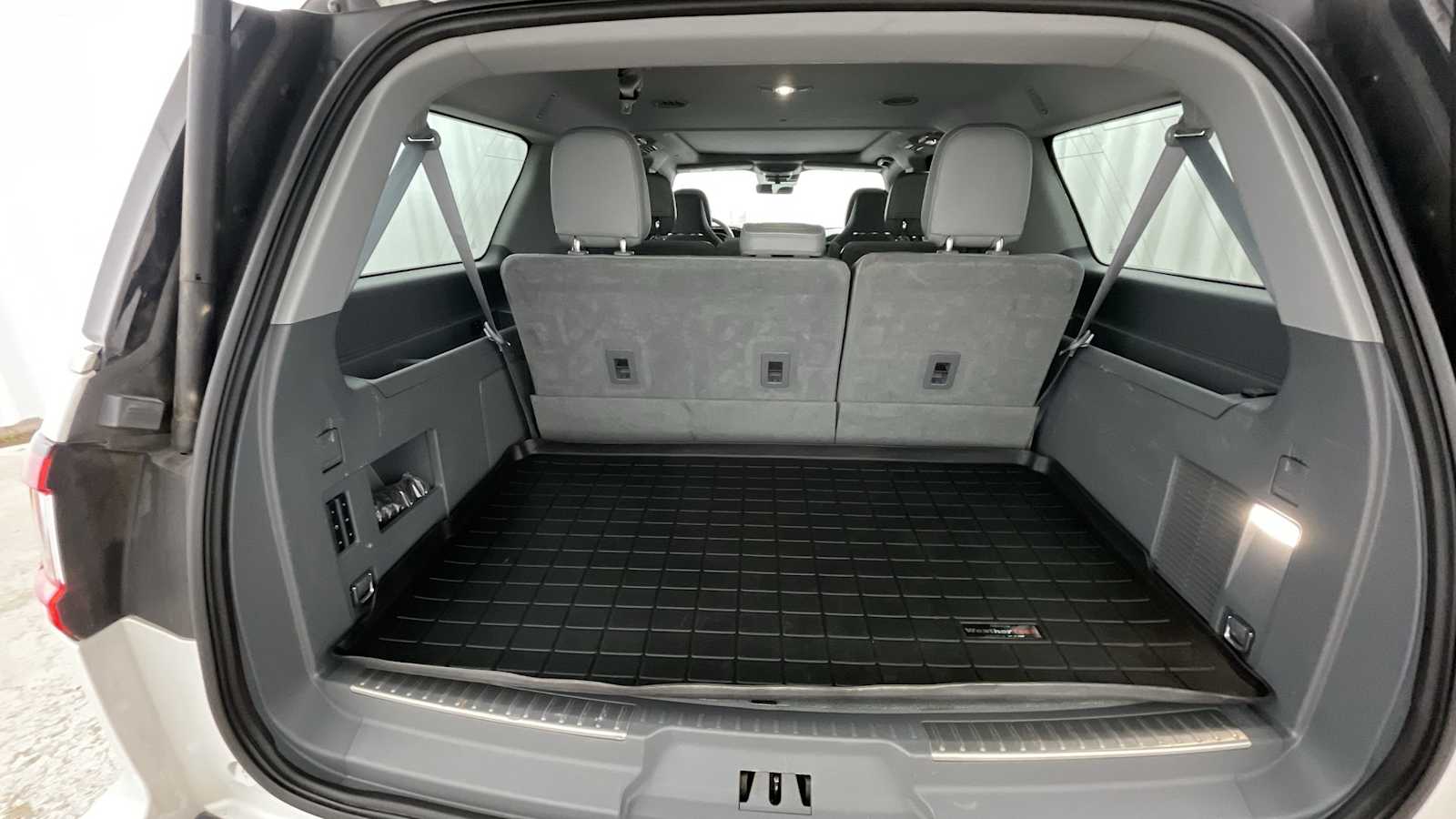 Thumbnail: 2018 Lincoln Navigator L - 34