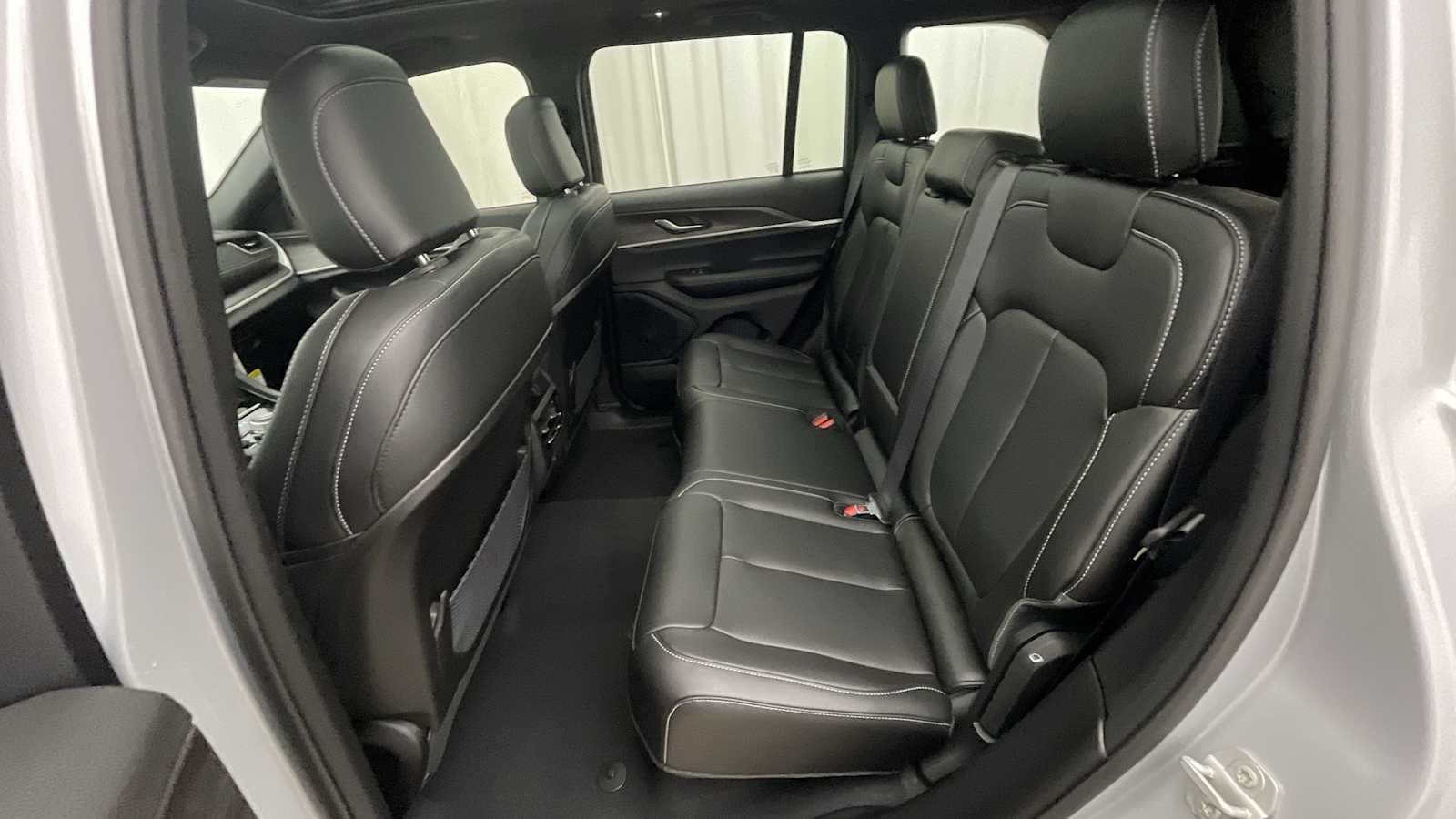 Thumbnail: 2025 Jeep Grand Cherokee - 10