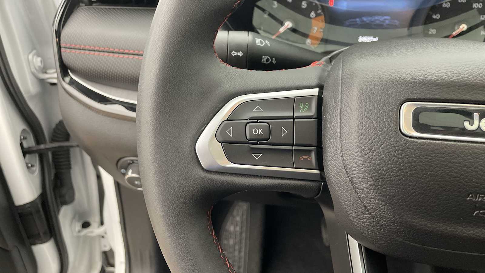 Thumbnail: 2023 Jeep Compass - 14