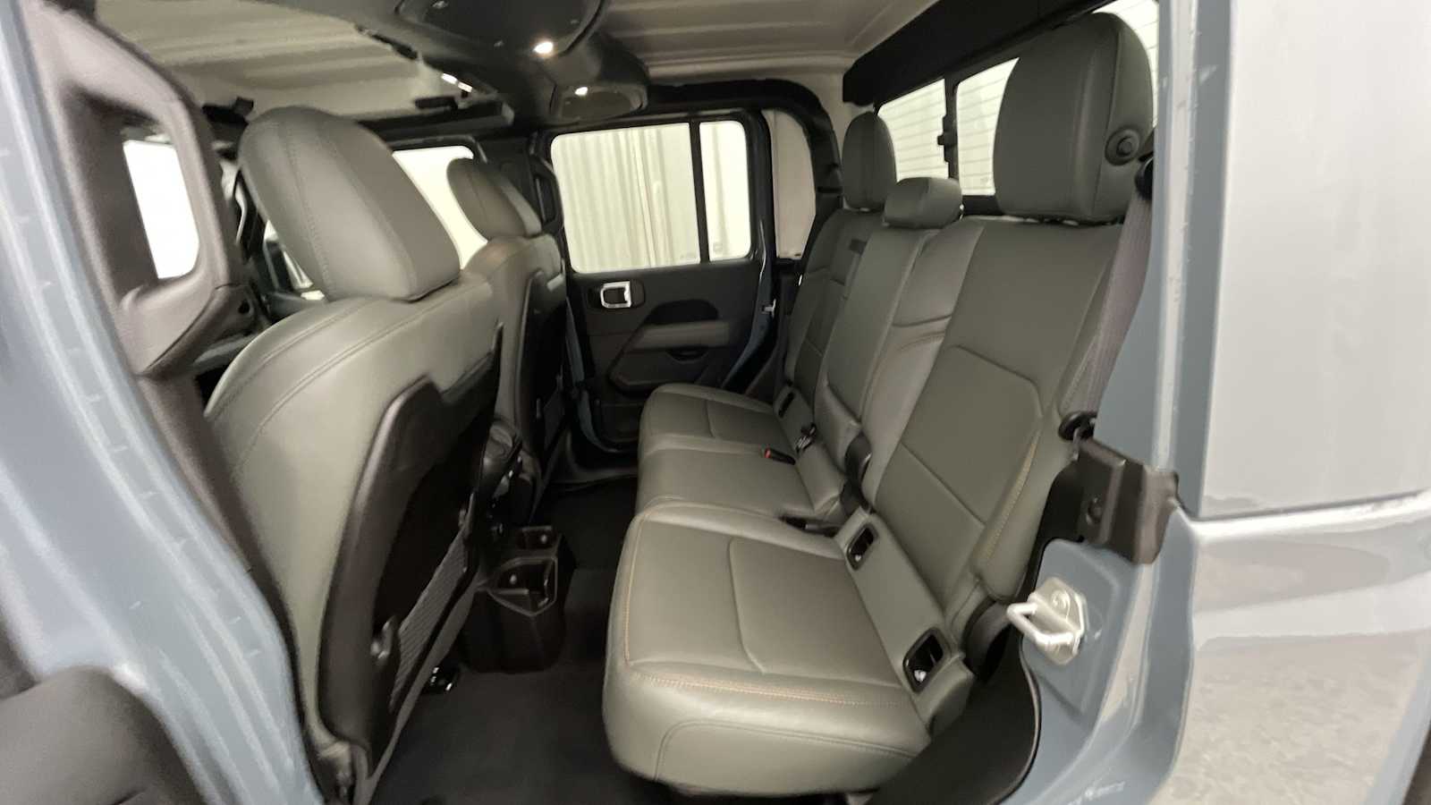 Thumbnail: 2025 Jeep Gladiator - 9