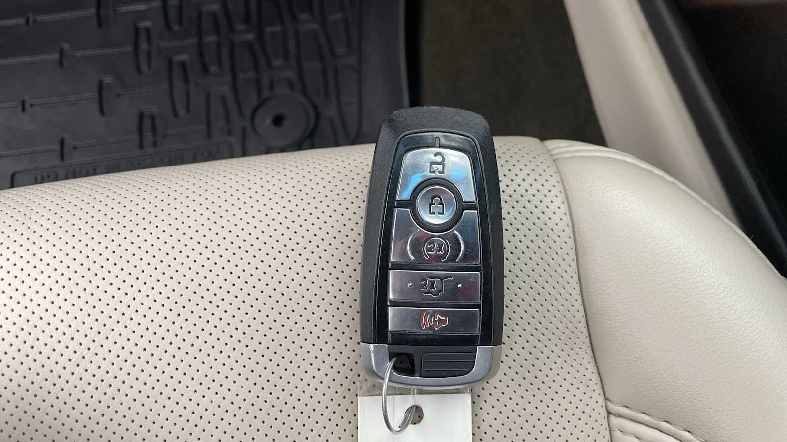 Thumbnail: 2020 Lincoln MKZ - 23