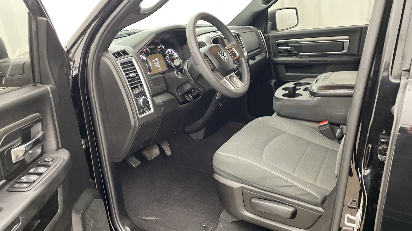 Thumbnail: 2024 RAM 1500 Classic - 3