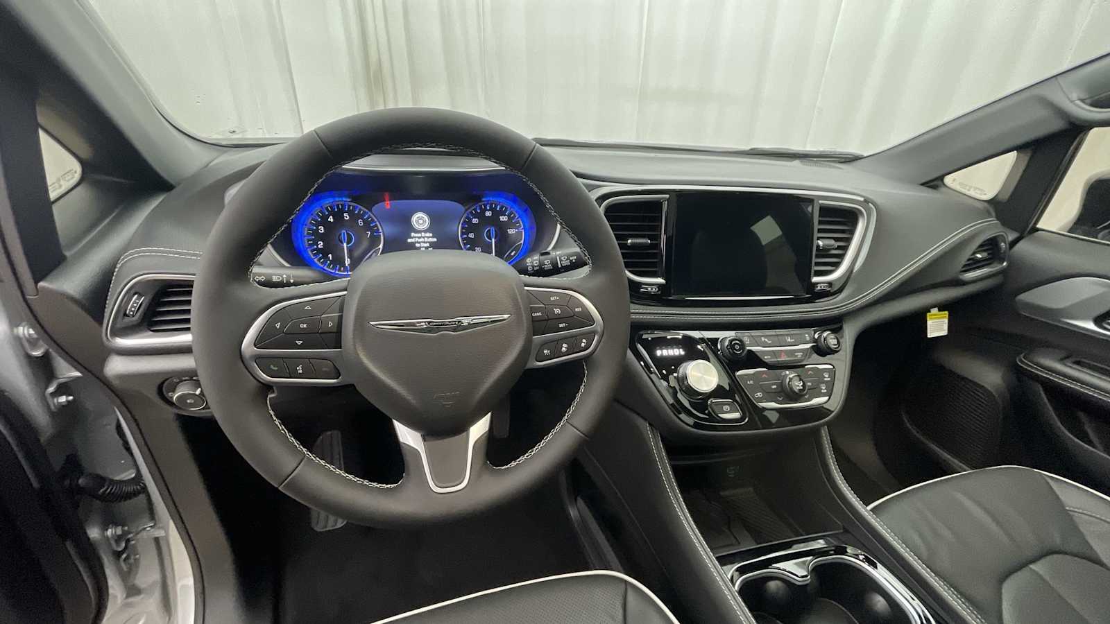 Thumbnail: 2026 Chrysler Pacifica - 3