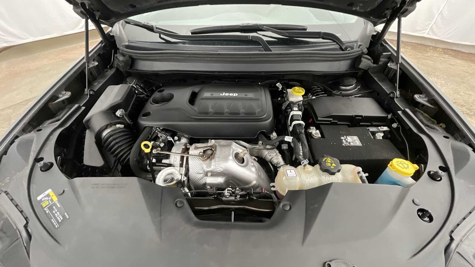 Thumbnail: 2022 Jeep Cherokee - 28