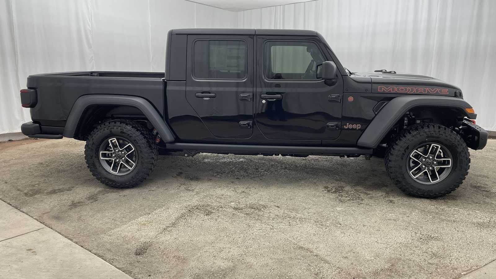 Thumbnail: 2025 Jeep Gladiator - 36