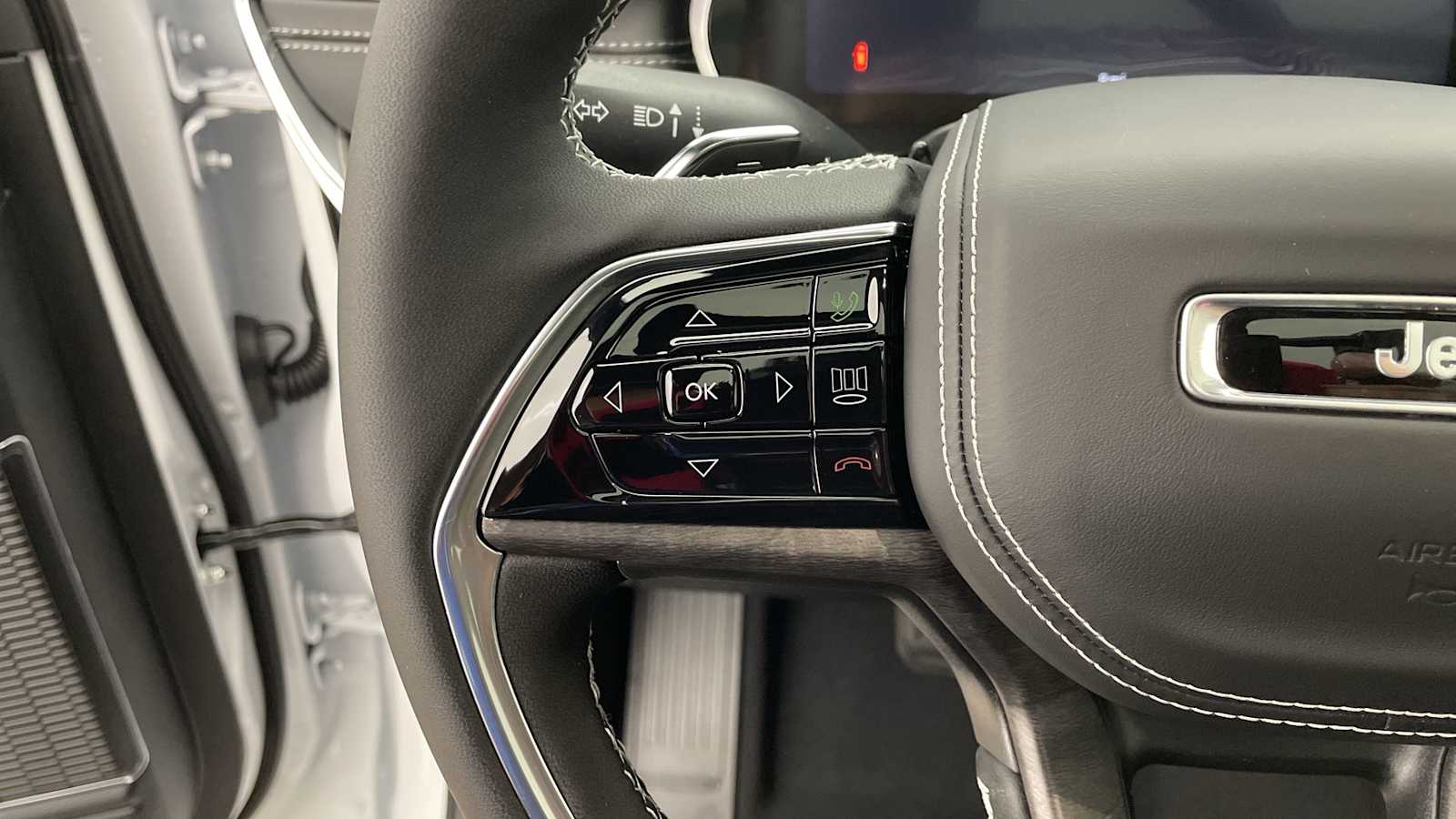 Thumbnail: 2025 Jeep Grand Cherokee - 16